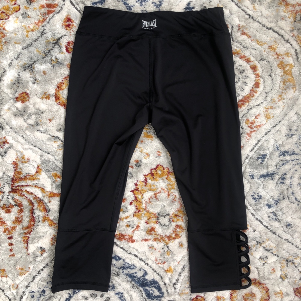 3/$20 Everlast Yoga Capri